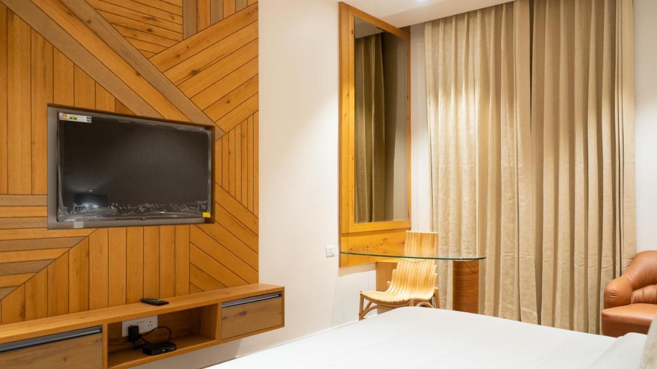 Clarks Inn Suites Кангра Екстер'єр фото
