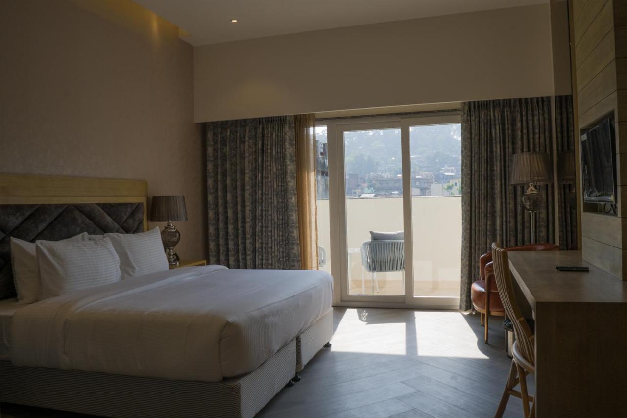 Clarks Inn Suites Кангра Екстер'єр фото