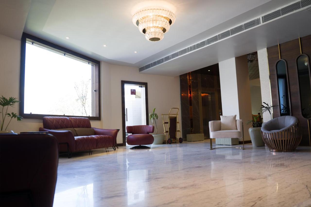 Clarks Inn Suites Кангра Екстер'єр фото