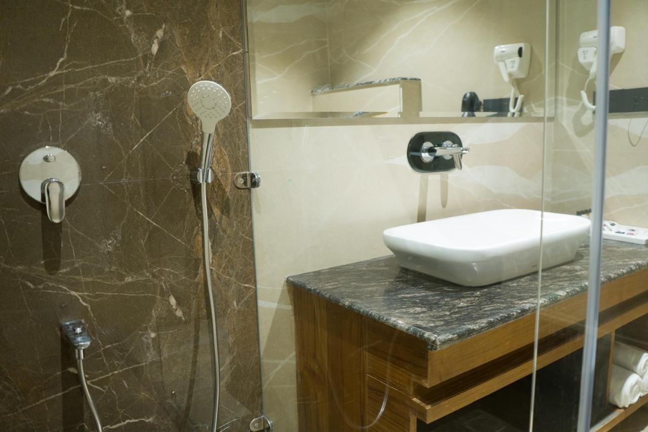 Clarks Inn Suites Кангра Екстер'єр фото