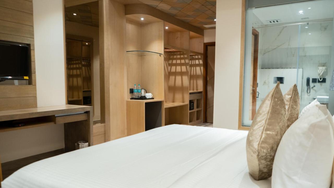 Clarks Inn Suites Кангра Екстер'єр фото