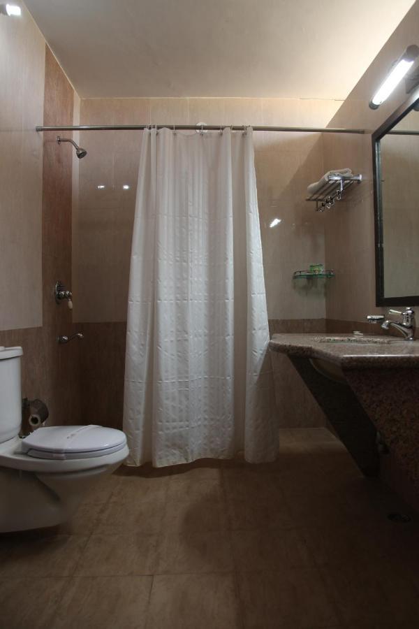 Clarks Inn Suites Кангра Екстер'єр фото